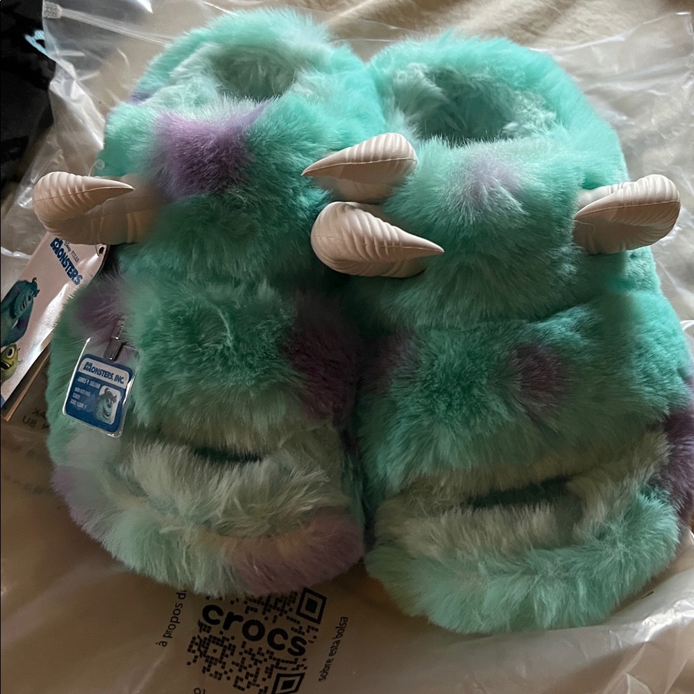 CROCS Monsters Sulley cozy sandals slippers - Picture 5 of 8